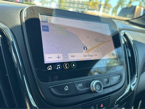 Used 2022 Chevrolet Equinox RS w/ Infotainment Package FWD image 5
