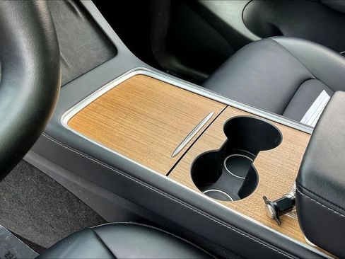 Used 2021 Tesla Model Y Long Range image 17