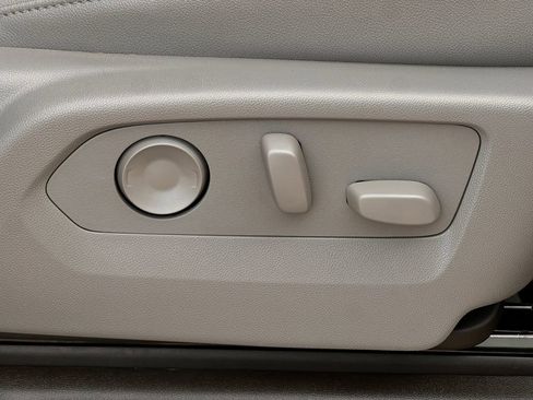 New 2026 GMC Sierra 1500 SLT image 23