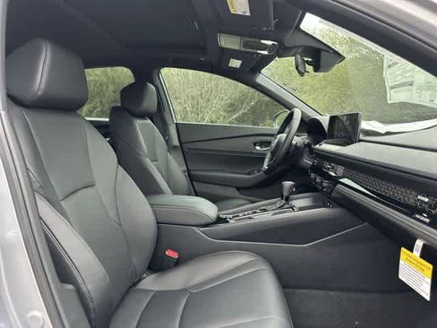 Used 2025 Honda Accord Sport image 25