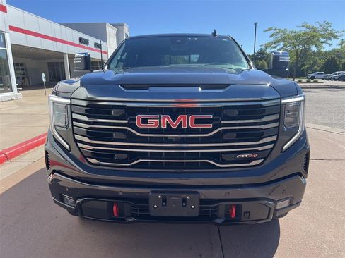 Used 2024 GMC Sierra 1500 AT4 w/ Technology Package AWD/4WD image 9