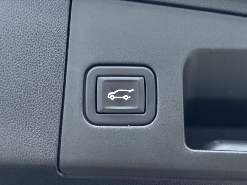 Used 2024 Cadillac XT4 Premium Luxury image 10