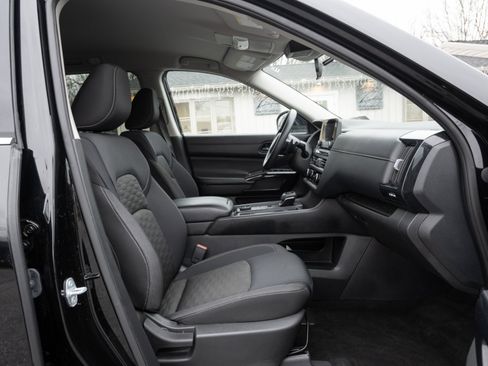 Used 2024 Nissan Pathfinder S image 30