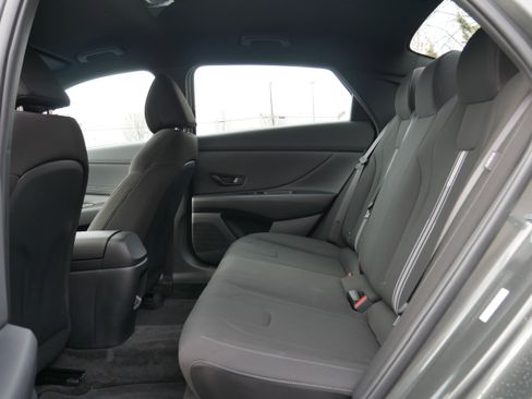 Used 2025 Hyundai Elantra Sport image 14