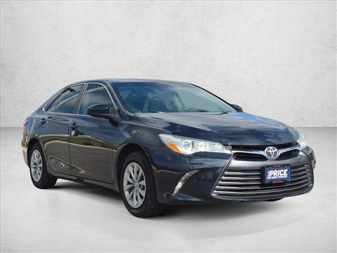 Used 2017 Toyota Camry LE FWD image 3