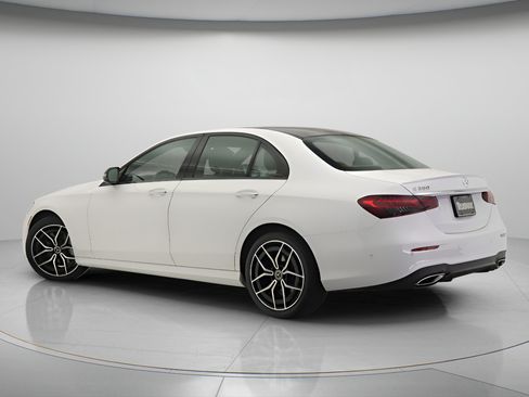 Used 2022 Mercedes-Benz E 350 Sedan image 2