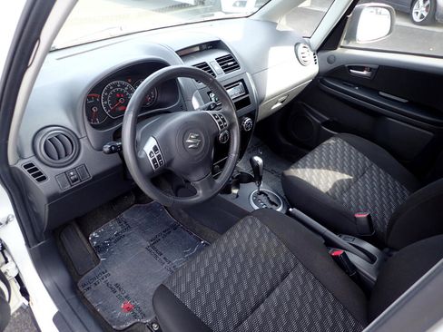 Used 2008 Suzuki SX4 AWD Hatchback image 9