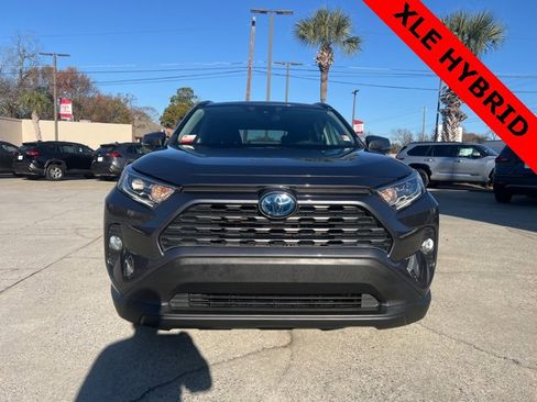 Used 2021 Toyota RAV4 XLE image 2