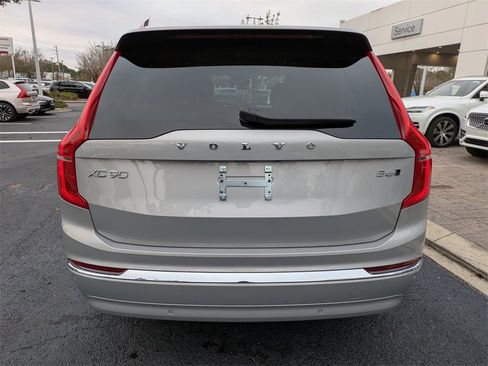 Certified 2025 Volvo XC90 B6 Ultra w/ Lounge Package image 4