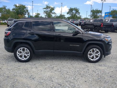 Used 2024 Jeep Compass Latitude AWD/4WD image 11