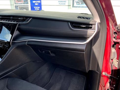 Used 2023 Jeep Grand Cherokee Laredo w/ Luxury Tech Group I image 18