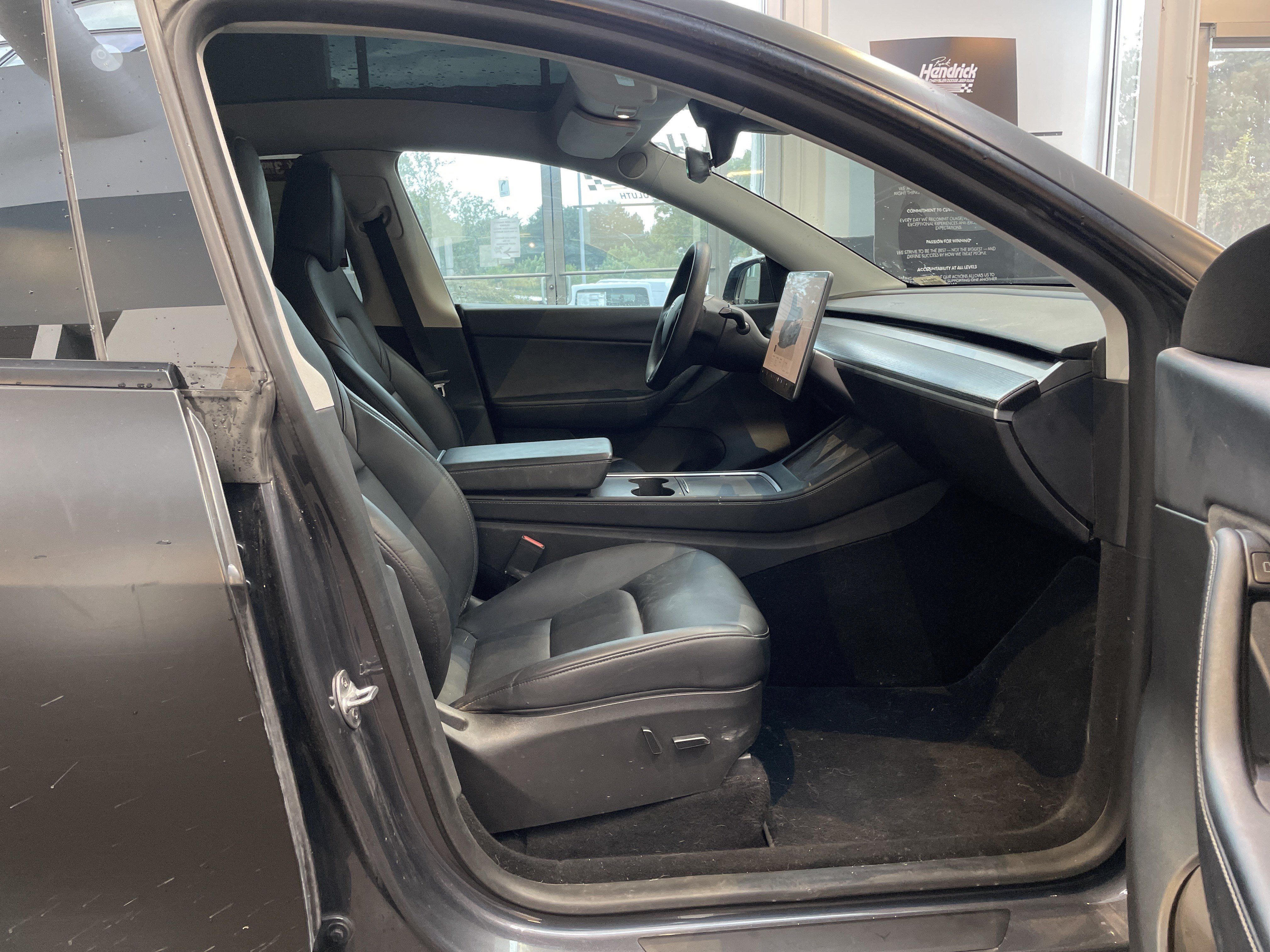 Used 2022 Tesla Model Y Long Range AWD/4WD image 34
