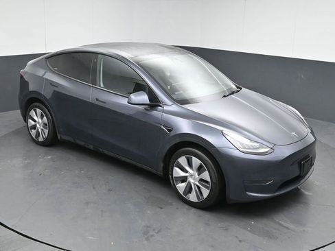 Used 2023 Tesla Model Y Long Range image 37