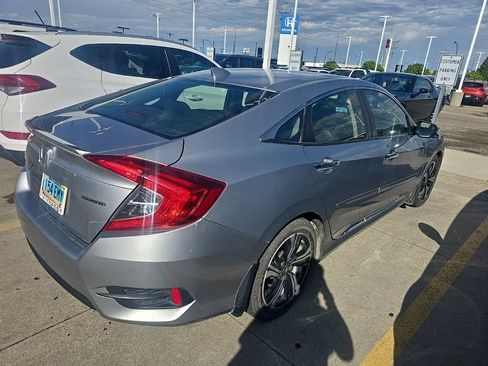 Used 2018 Honda Civic Touring image 3