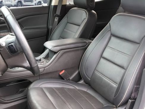 Used 2023 GMC Acadia Denali w/ Denali Technology Package FWD image 12