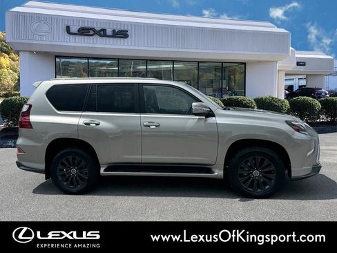 Used 2022 Lexus GX 460 Premium w/ Accessory Package AWD/4WD image 6