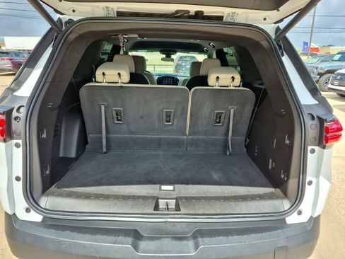 Used 2023 Chevrolet Traverse LT w/ LPO, Cargo Package AWD/4WD image 23