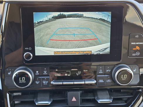 Used 2024 Toyota Highlander XLE image 27