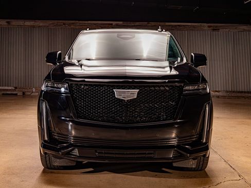 Used 2021 Cadillac Escalade Sport w/ LPO, Illumination Package image 2