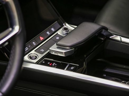 Certified 2024 Audi Q8 e-tron Premium AWD/4WD image 21