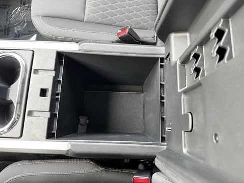 Used 2020 Nissan Titan SV image 20