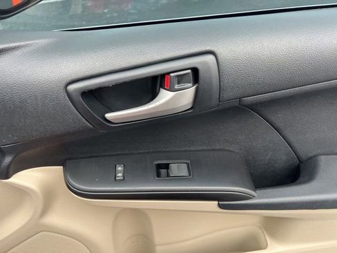 Used 2012 Toyota Camry LE image 28