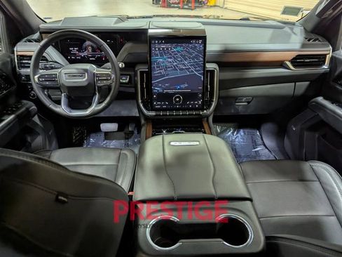 Used 2025 GMC Yukon XL Denali image 30