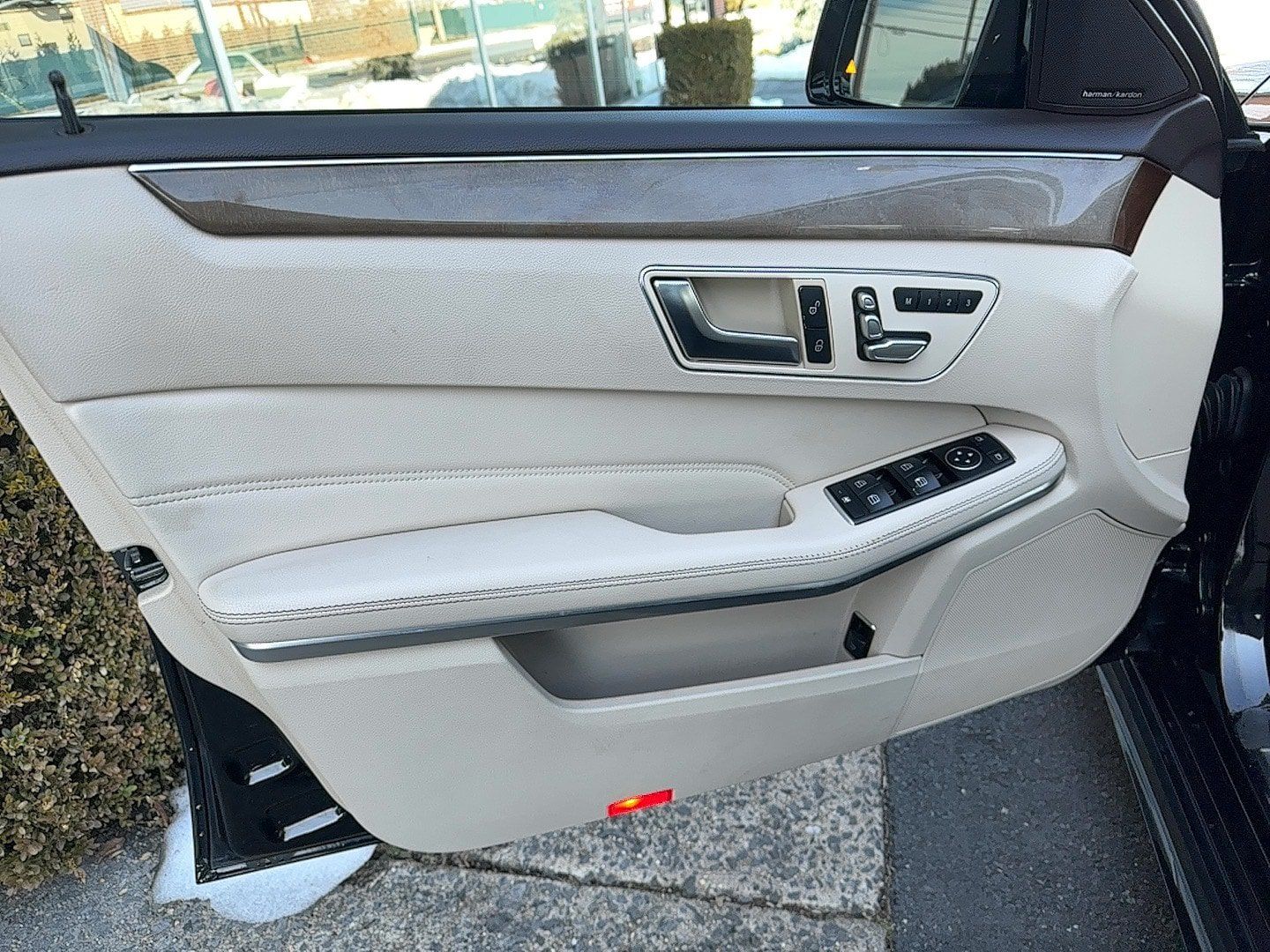 Used 2014 Mercedes-Benz E 350 4MATIC Sedan image 15