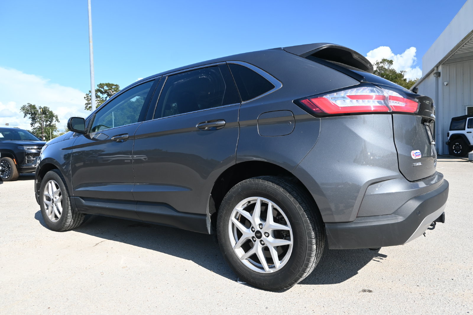 Used 2023 Ford Edge SEL w/ Convenience Package AWD/4WD image 4