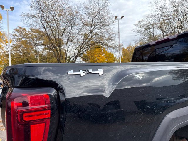 Used 2025 GMC Sierra 2500 SLE w/ SLE Value Package; AWD/4WD image 8