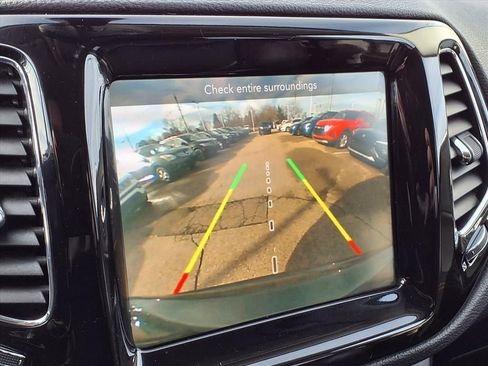 Used 2018 Jeep Compass Limited image 22