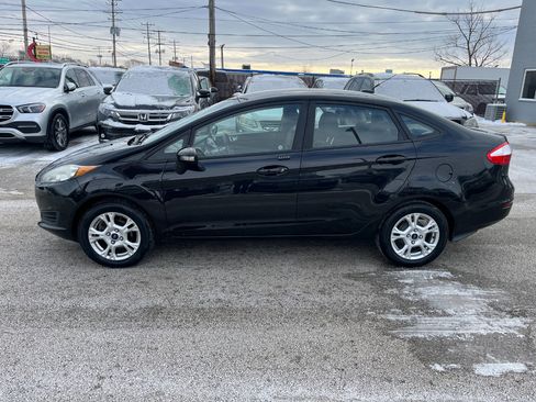 Used 2015 Ford Fiesta SE image 2