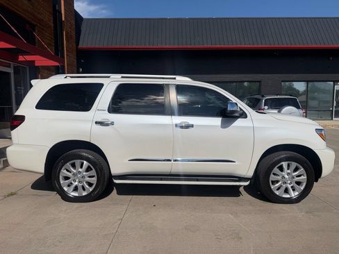 Used 2018 Toyota Sequoia Platinum AWD/4WD image 9