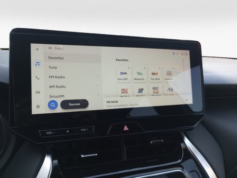 Used 2024 Toyota Venza Limited image 21