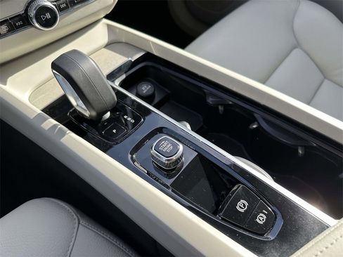 Used 2023 Volvo XC60 B5 Plus w/ Protection Package Premier image 6