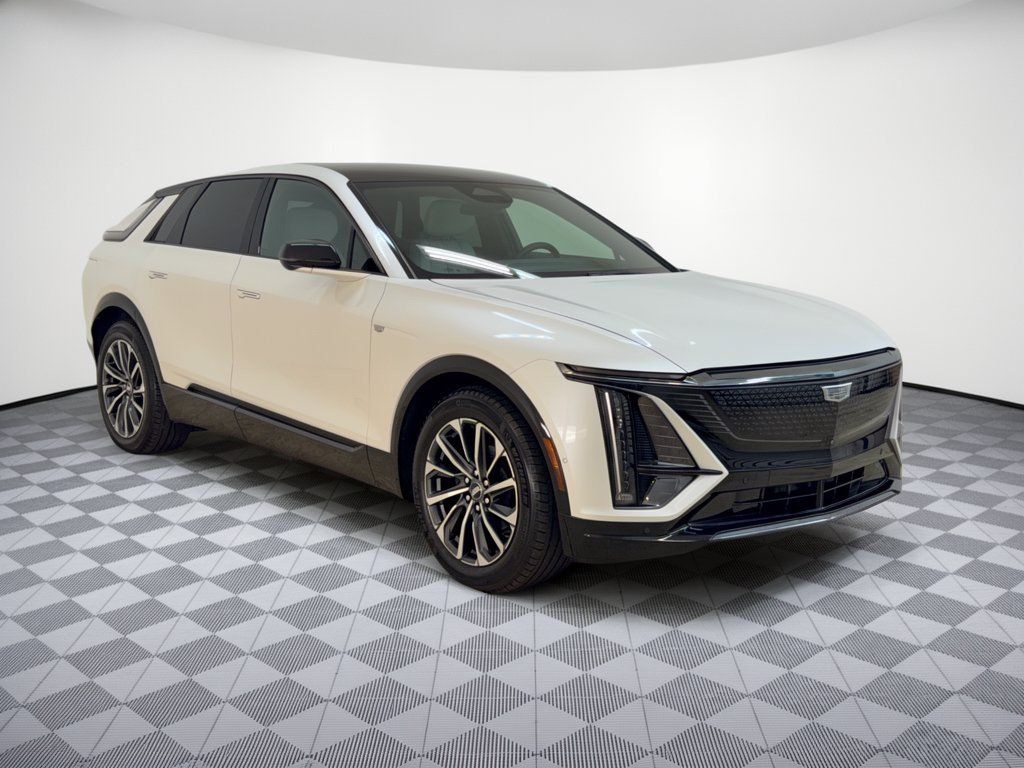 Used 2024 Cadillac Lyriq Sport RWD image 7