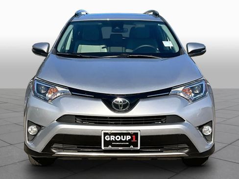 Used 2017 Toyota RAV4 XLE AWD/4WD image 4