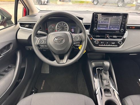 Used 2022 Toyota Corolla LE image 10