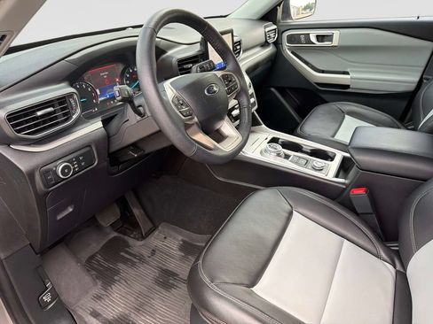 Used 2024 Ford Explorer XLT w/ Equipment Group 202A AWD/4WD image 22