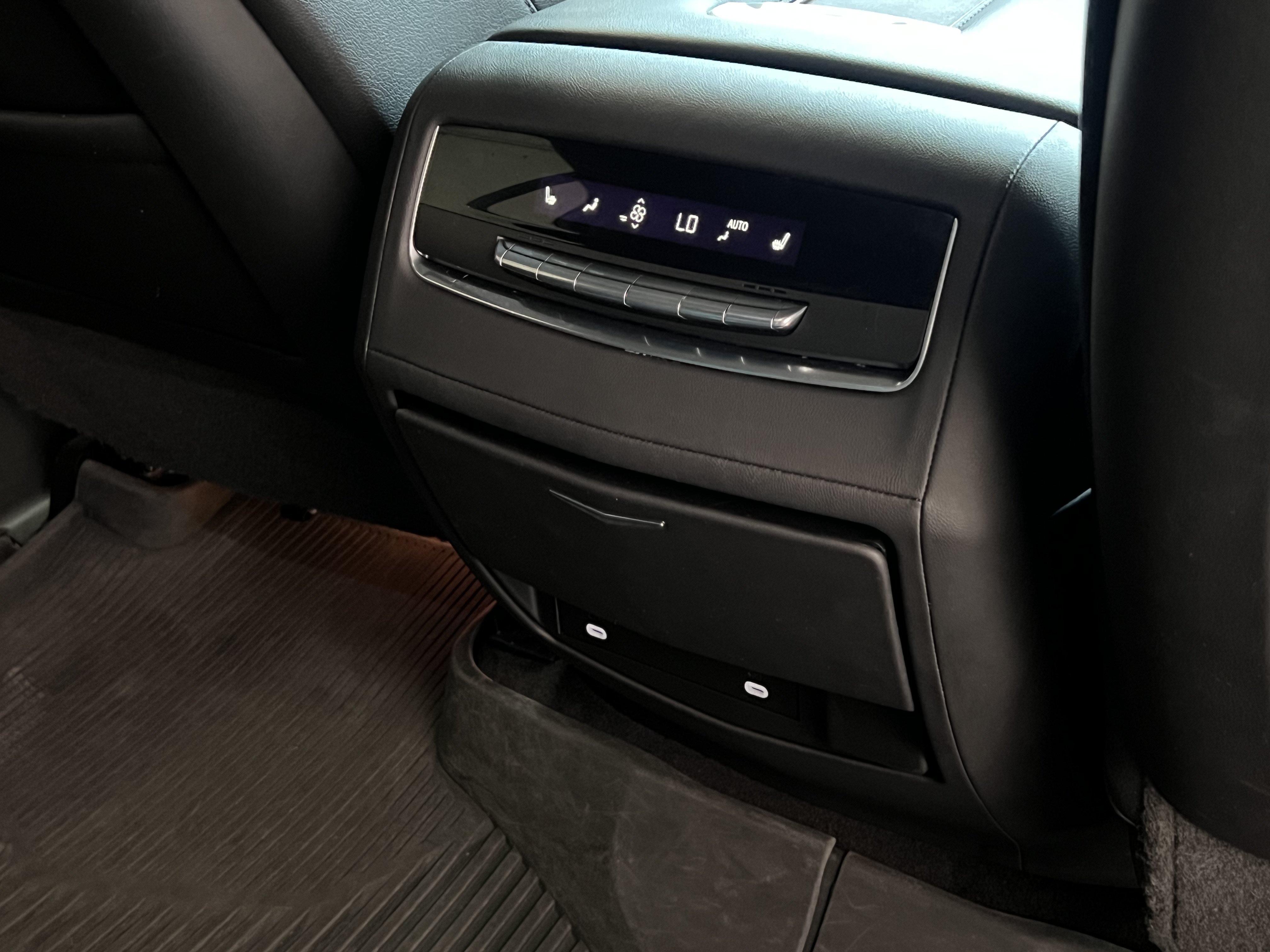 Used 2023 Cadillac Escalade Luxury RWD image 24