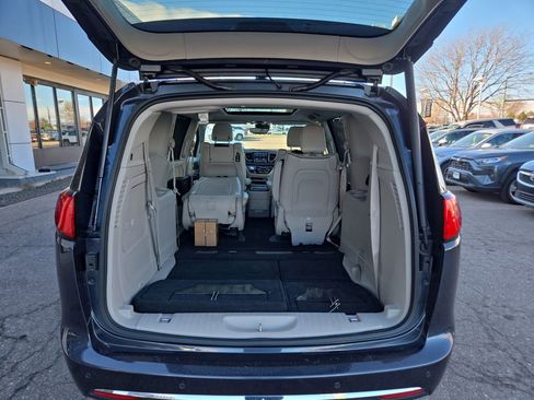 Used 2019 Chrysler Pacifica Limited w/ Advanced Safetytec Group image 20