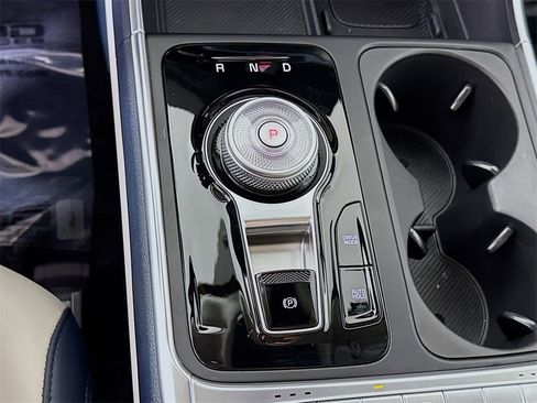 Used 2026 Kia Carnival EX image 11