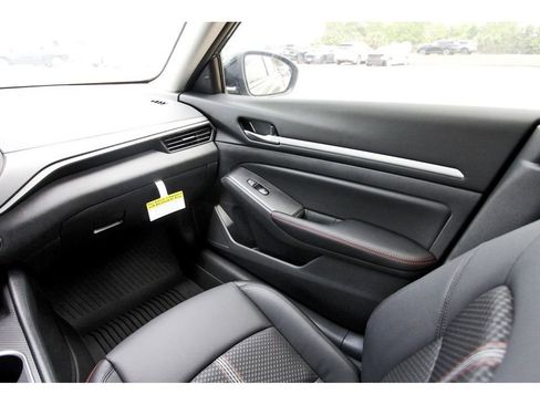New 2026 Nissan Altima 2.5 SR w/ SR Midnight Edition Package FWD image 8