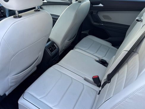 Used 2018 Volkswagen Tiguan SEL Premium w/ 3rd Row Seat Package AWD/4WD image 4