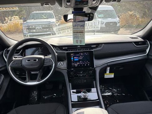 New 2025 Jeep Grand Cherokee Laredo X w/ Luxury Tech Group I image 6