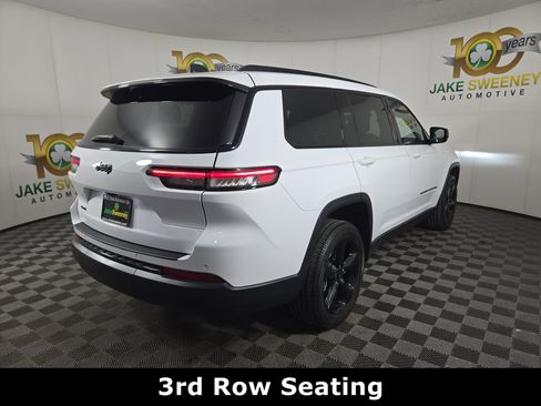 Used 2023 Jeep Grand Cherokee L Laredo image 9