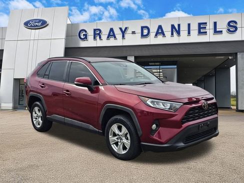 Used 2021 Toyota RAV4 XLE image 1