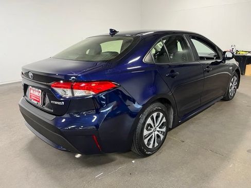 Used 2021 Toyota Corolla LE FWD image 3