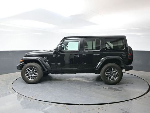 Used 2025 Jeep Wrangler Unlimited Sahara AWD/4WD image 9