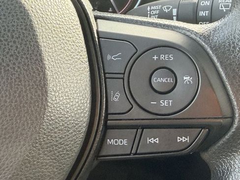 Used 2025 Toyota RAV4 XLE FWD image 20